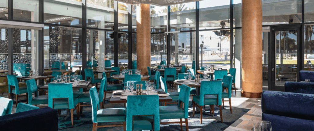 image of the del frisco dining room featuring leather wrapped columns 